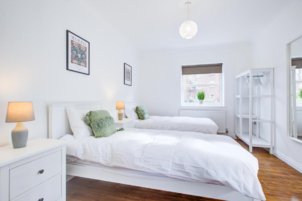 Fotografie z fotogalerie ubytování Stylish Two Bedroom Apartment With Free Parking! v destinaci Romford