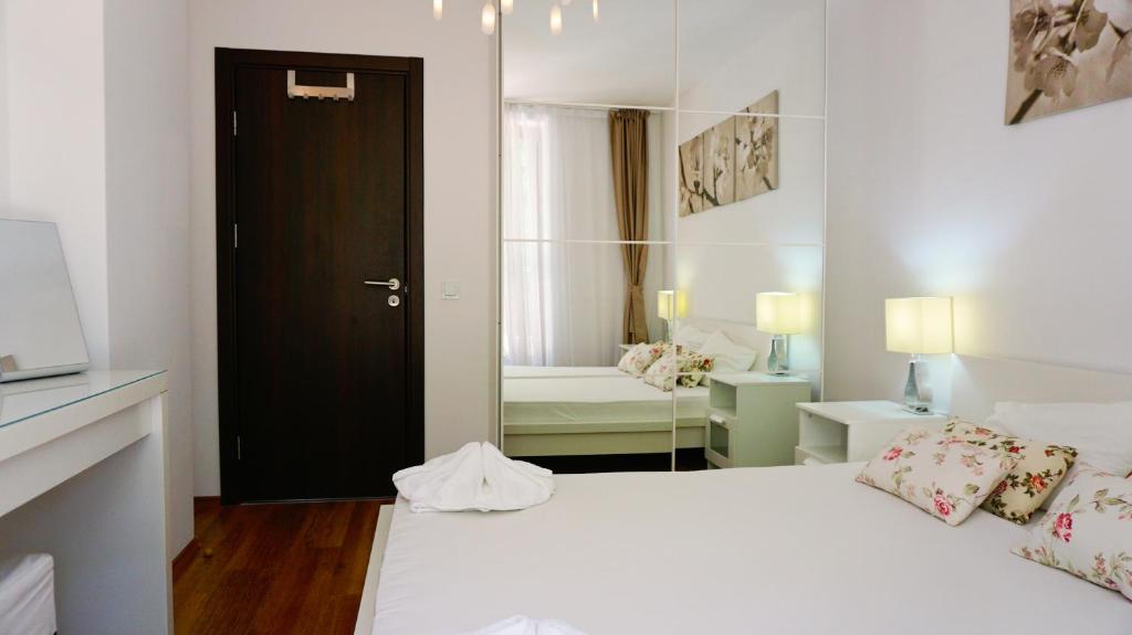 A bed or beds in a room at Byala Cliff Sea View Penthouse
