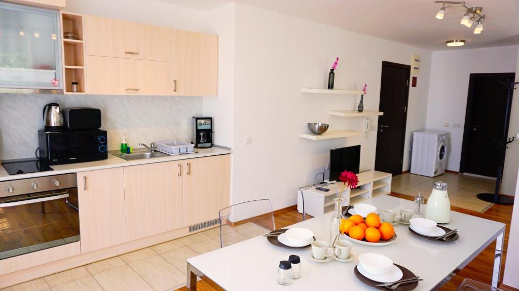 A kitchen or kitchenette at Byala Cliff Sea View Penthouse