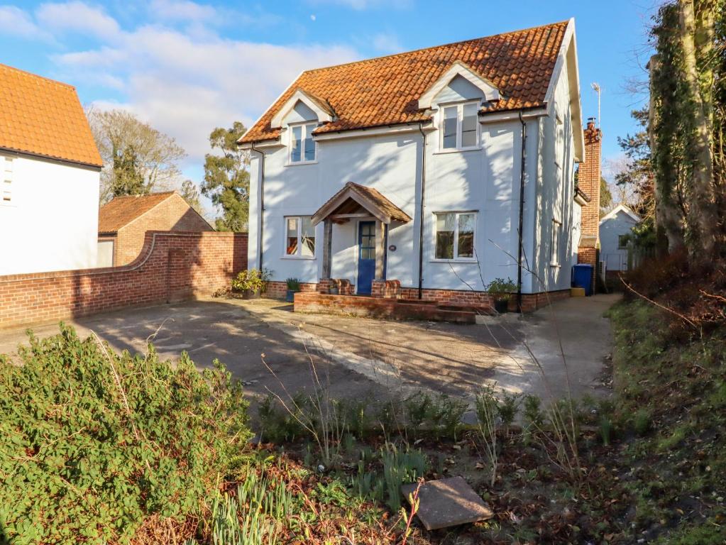 Nelly Cottage, Halesworth (updated prices 2024)