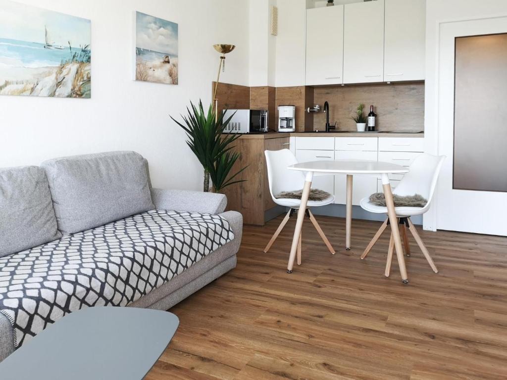 a living room with a couch and a table at Fewo Losleben in Laboe