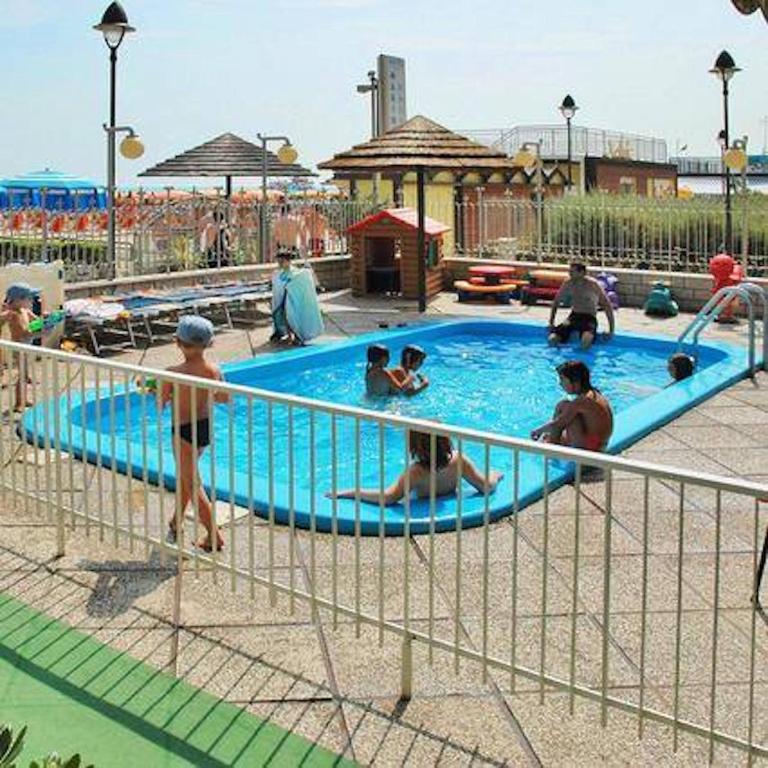 Bazén v ubytování Hotel Marina nebo v jeho okolí