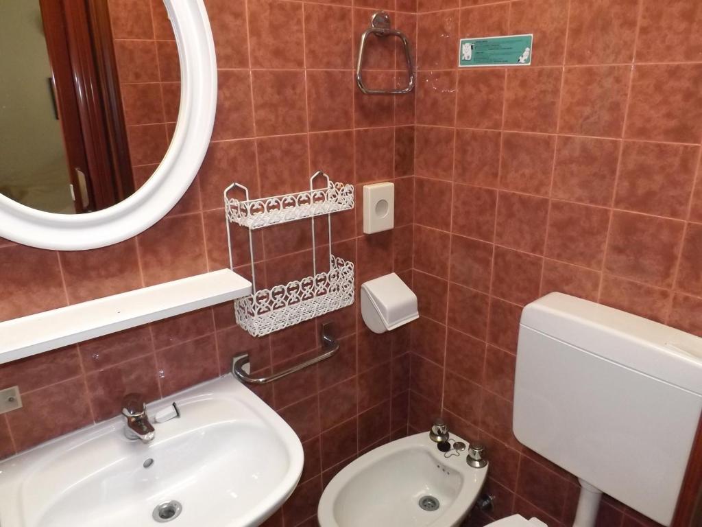 Koupelna v ubytování Hotel Marina