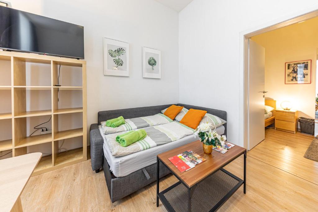 Televízia a/alebo spoločenská miestnosť v ubytovaní TRENDY VIENNA by JR City Apartments