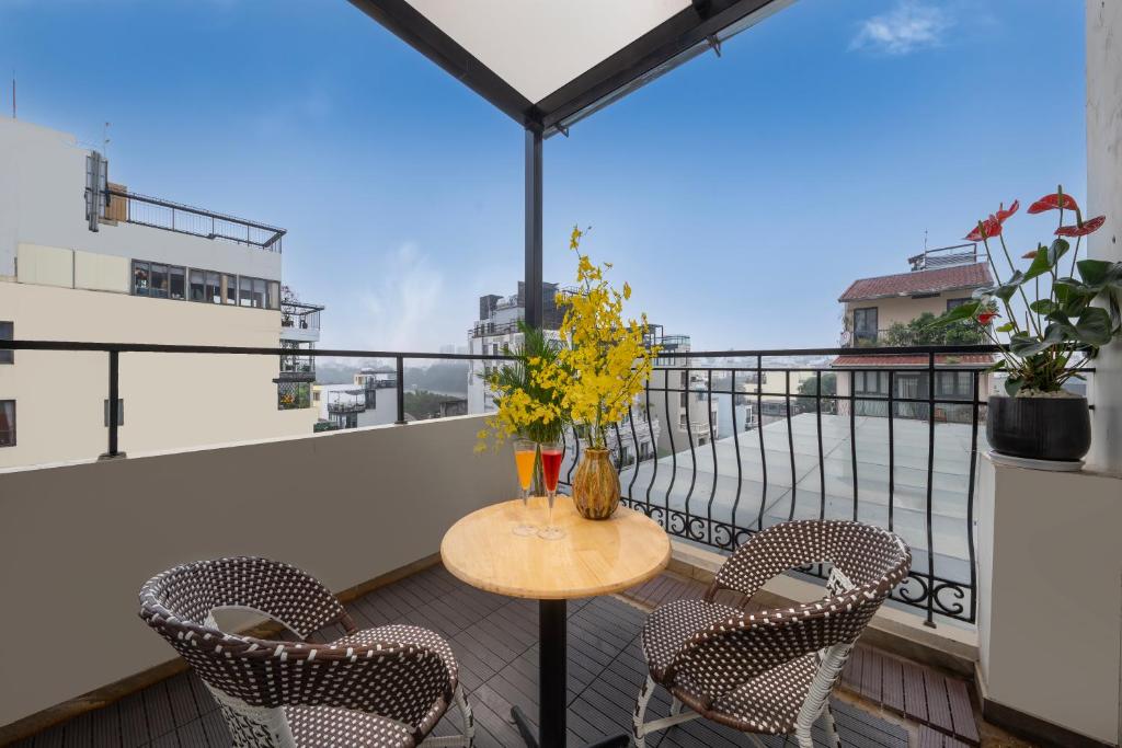 Balkón nebo terasa v ubytování Hanoi Fiesta Grand Hotel and Spa