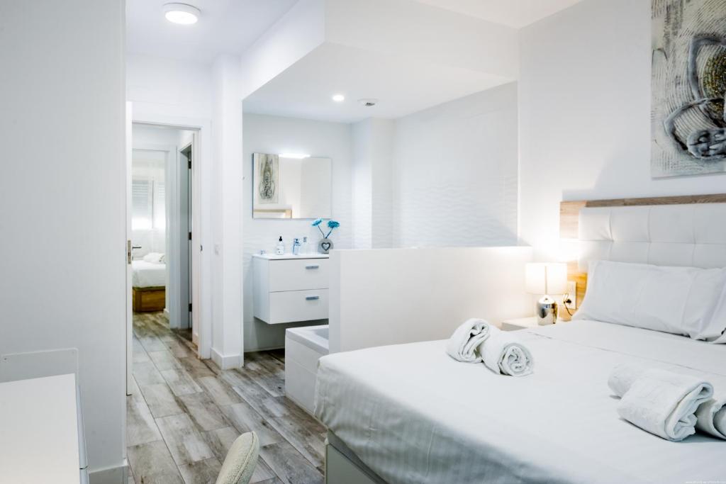 Posteľ alebo postele v izbe v ubytovaní 1 9 Tesoro Galeon Spa y Gym