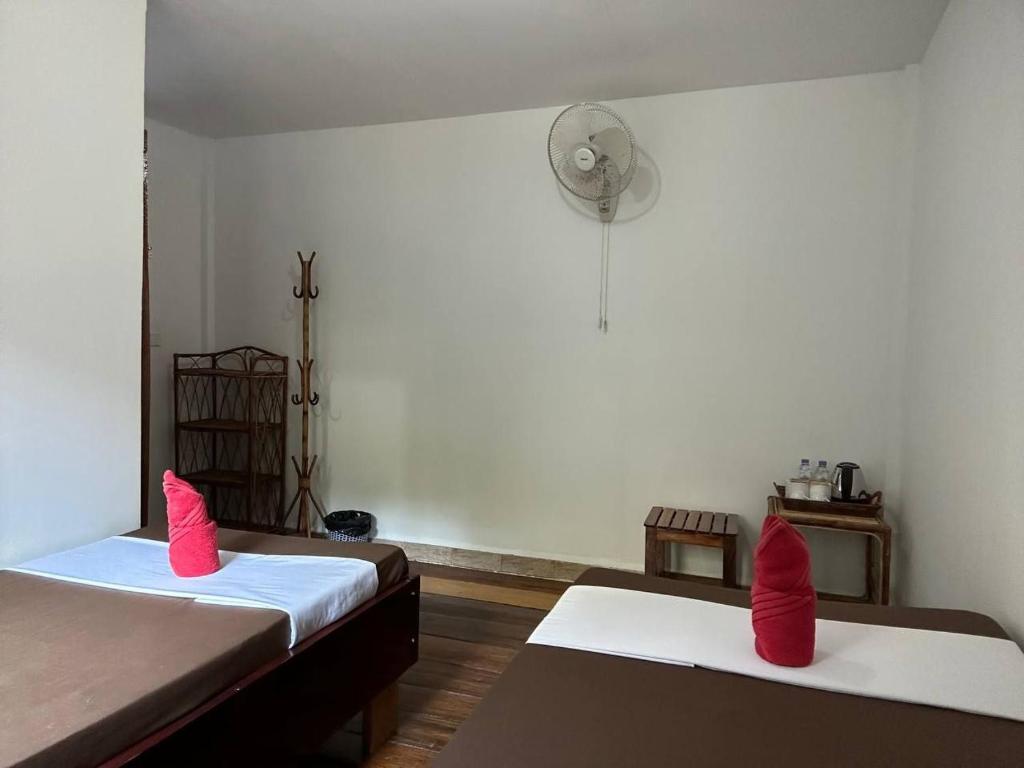Postel nebo postele na pokoji v ubytování Happy Elephant Bungalows