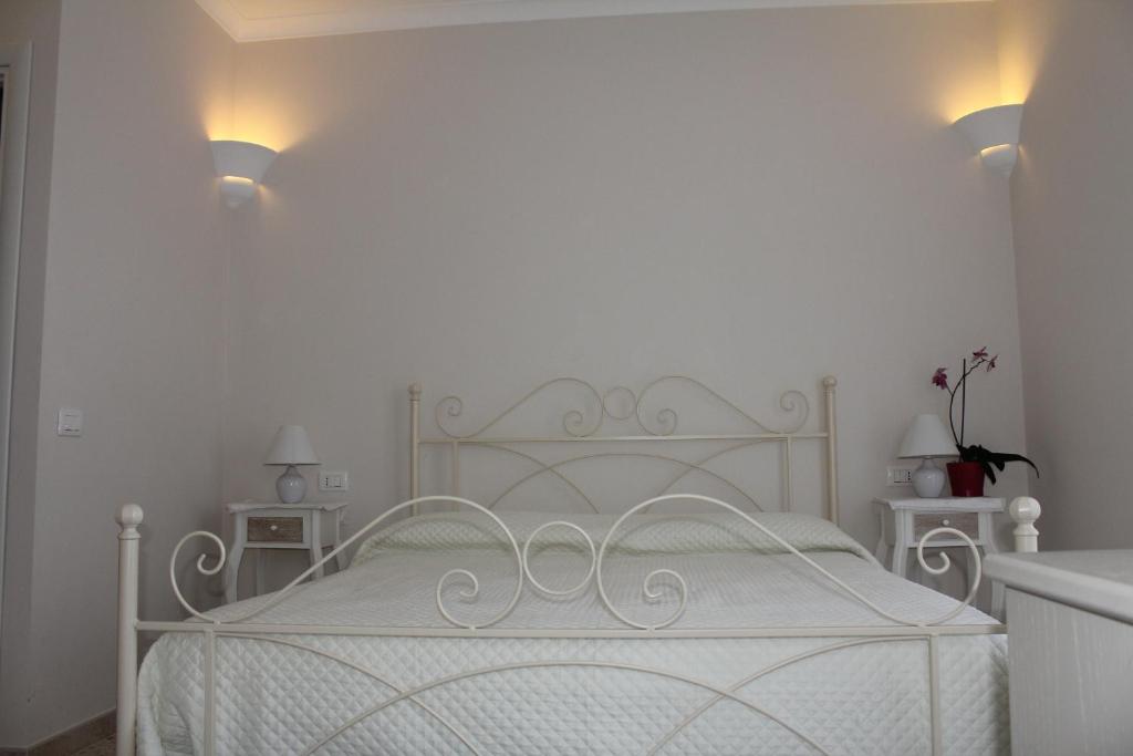 Postel nebo postele na pokoji v ubytování B&B Il Giglio Bianco