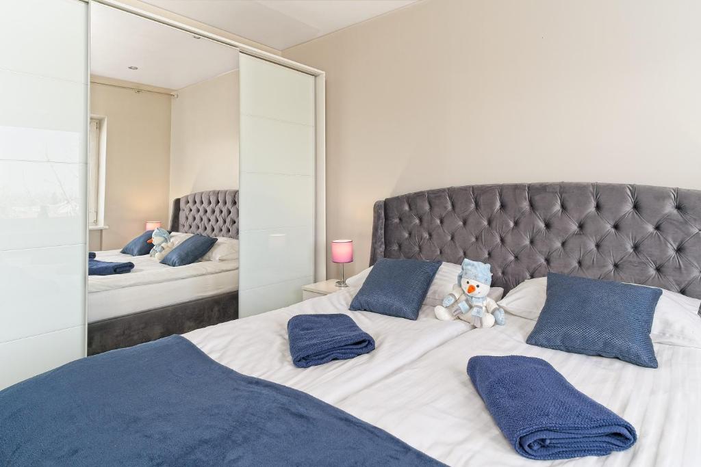 Posteľ alebo postele v izbe v ubytovaní APARTAMENT DWUPOZIOMOWY ZACHÓD SŁOŃCA - Kowary koło Karpacza