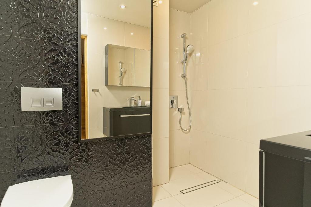 Kúpeľňa v ubytovaní APARTAMENT DWUPOZIOMOWY ZACHÓD SŁOŃCA - Kowary koło Karpacza