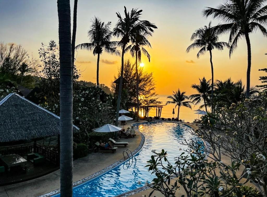 a view of a pool at a resort with palm trees at Green Papaya Beach Resort, Koh Phangan in Salad Beach