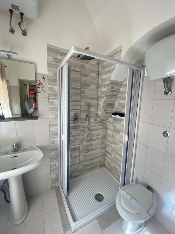 A bathroom at 6 Civico d arte Gargano home