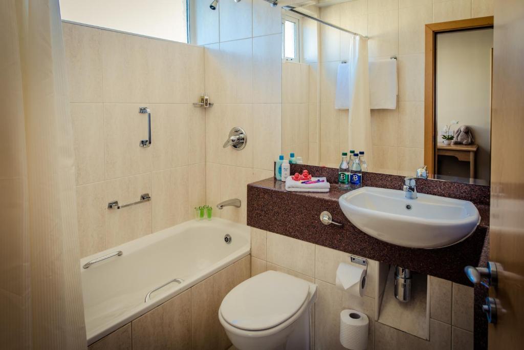 Koupelna v ubytování Rochestown Lodge Hotel