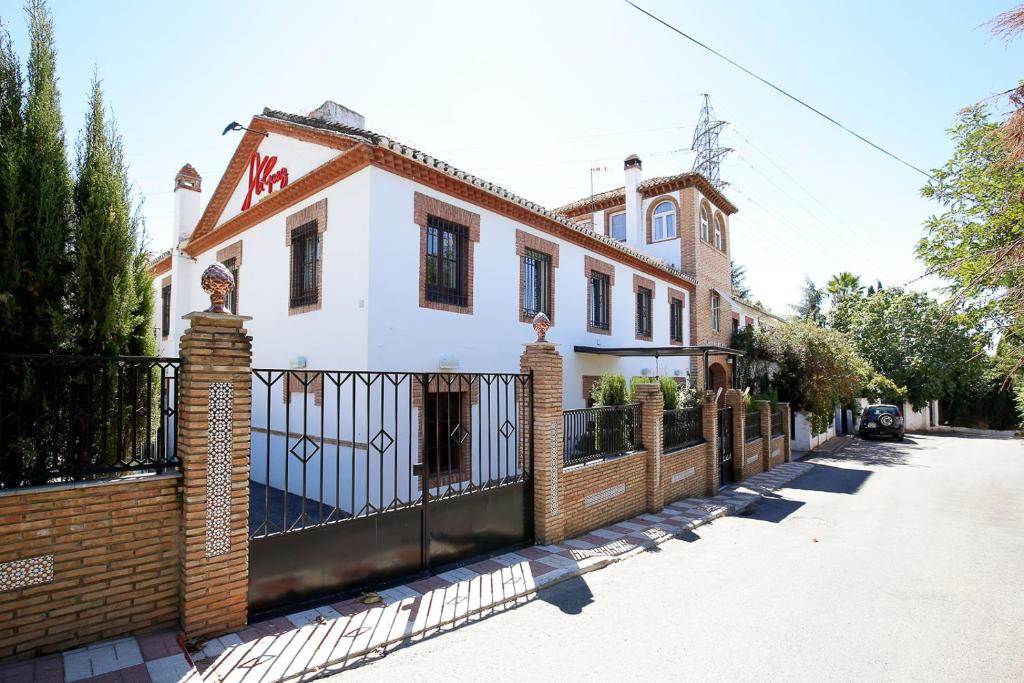 Fotografie z fotogalerie ubytování Casa con Piscina, barbacoa y jardín para 20 personas v destinaci Granada