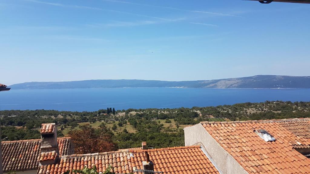 a view of a lake from the roofs of buildings at Casa di NONO in Dragozetići