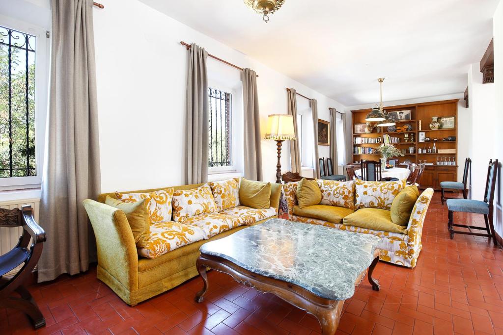 Fotografie z fotogalerie ubytování Casa con Piscina, barbacoa y jardín para 20 personas v destinaci Granada