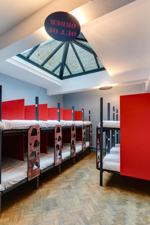 Postel nebo postele na pokoji v ubytování Clink261 Hostel