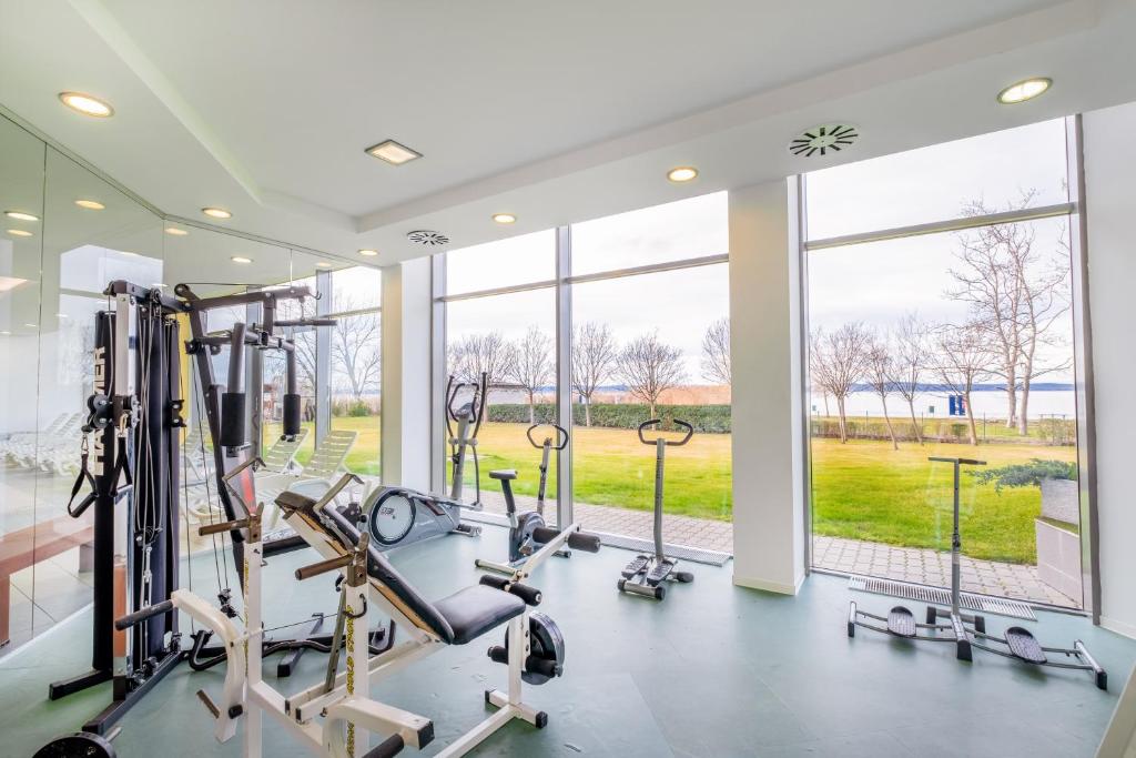 Fitness centrum a/nebo fitness zařízení v ubytování MyFlat Club 218 Palazzo Wellness Apartment