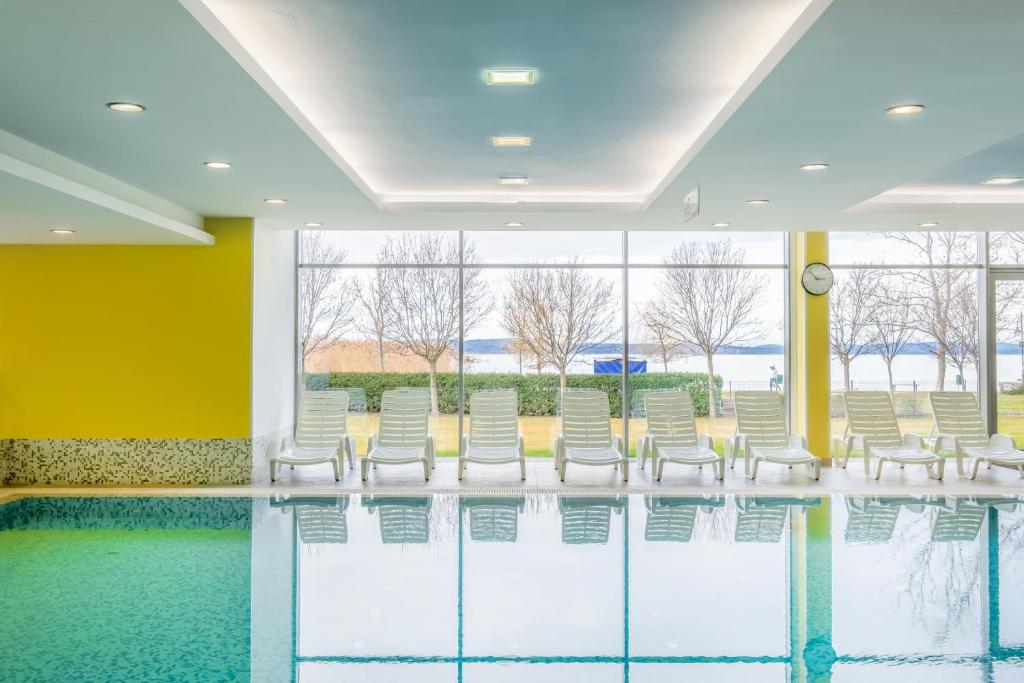 Bazén v ubytování MyFlat Club 218 Palazzo Wellness Apartment nebo v jeho okolí