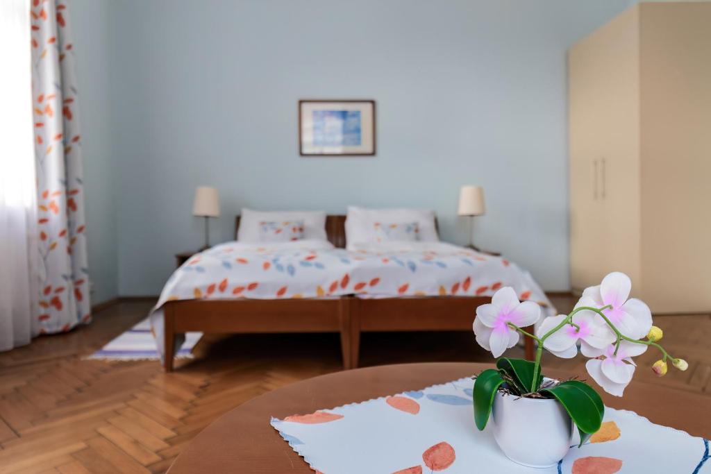 Sibelius Apartments Prague - Art Nouveau Residence 1902 - 12