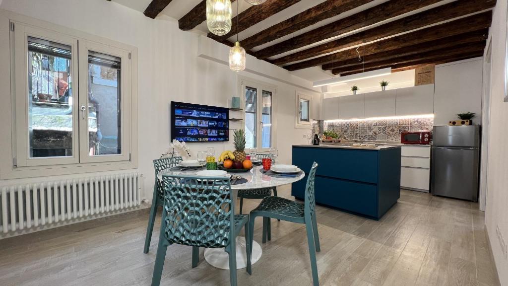 a kitchen with a table and chairs in a room at Residence Stella in Venice