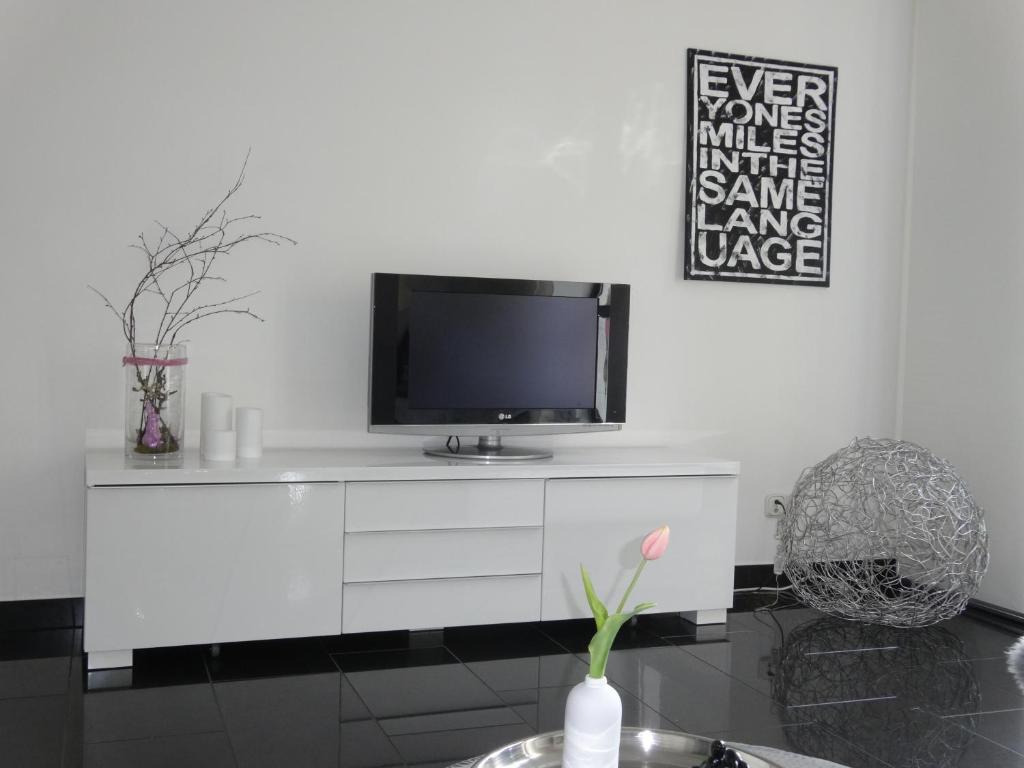 Apartment Black & White Neuss, Neuss – Updated 2023 Prices