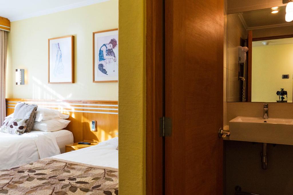 Voodi või voodid majutusasutuse Hotel Restaurante Ankara toas
