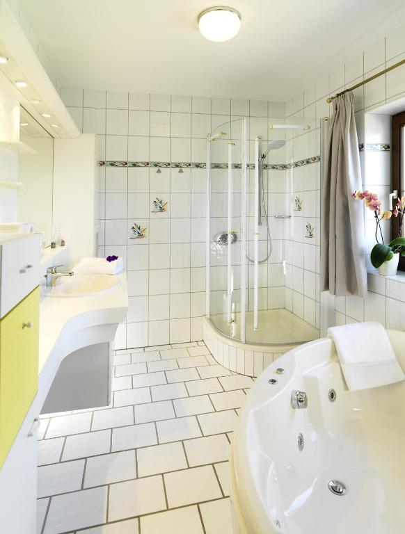 Koupelna v ubytování Hotel Garni Schieferle