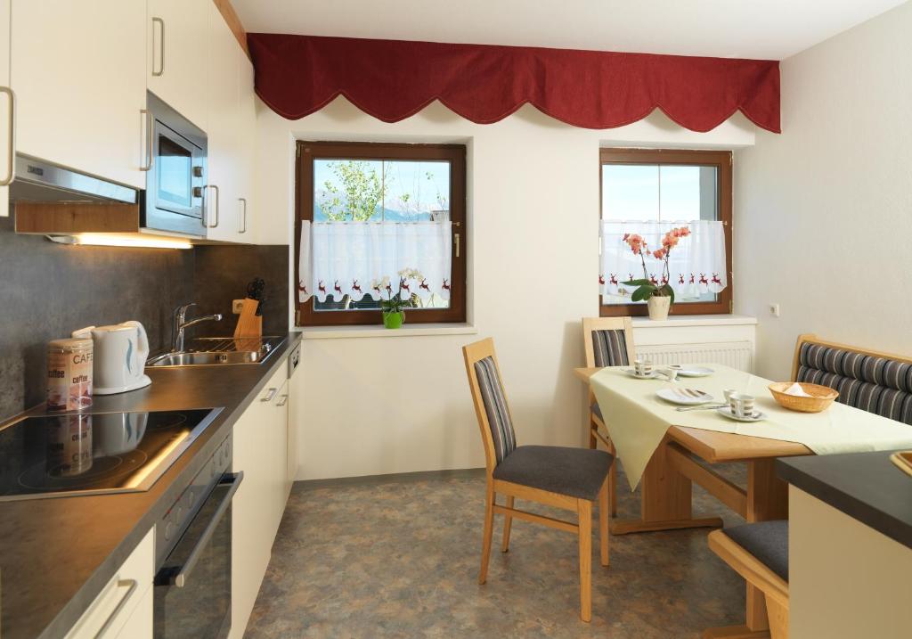 Kuchyň nebo kuchyňský kout v ubytování Hotel Garni Schieferle