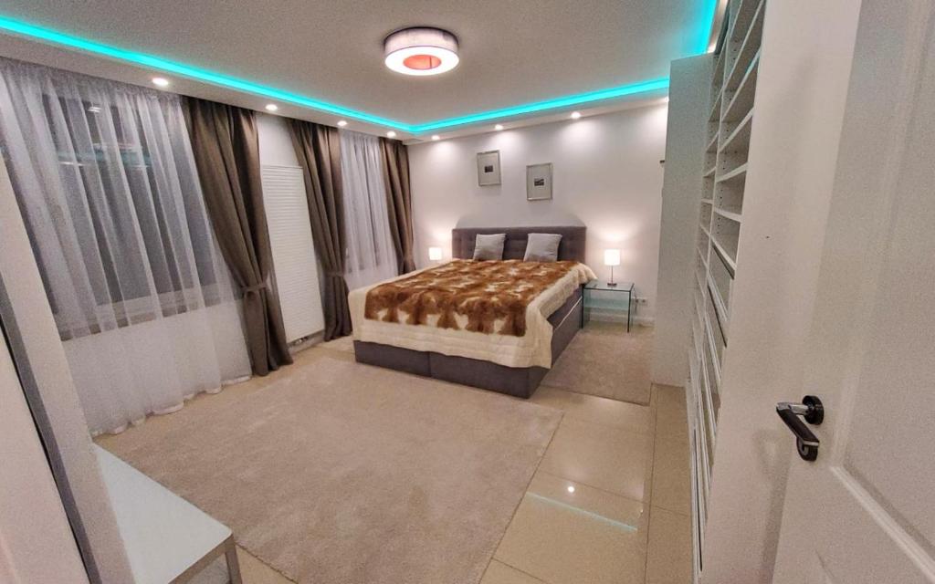 Ένα ή περισσότερα κρεβάτια σε δωμάτιο στο 3 Zimmer Wohnung - Keine Party Wohnung ! 6 Personen