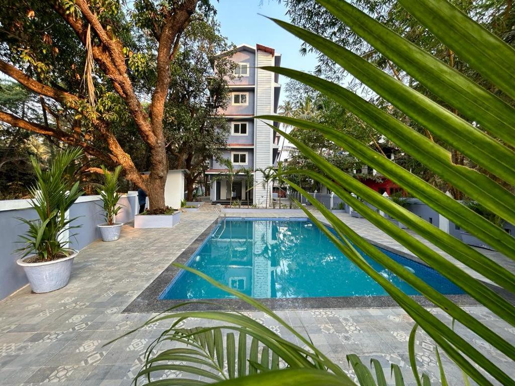 a swimming pool in front of a building at Serenova by Dia Hotels in Calangute