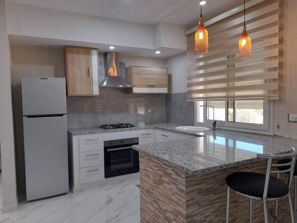 Kuchyň nebo kuchyňský kout v ubytování Maison tnazefti