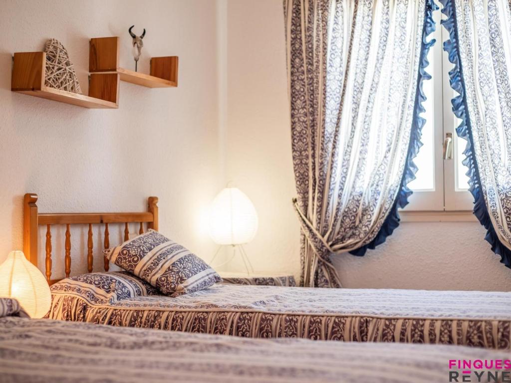 Posteľ alebo postele v izbe v ubytovaní Voramar II bloc 3 1º2ª