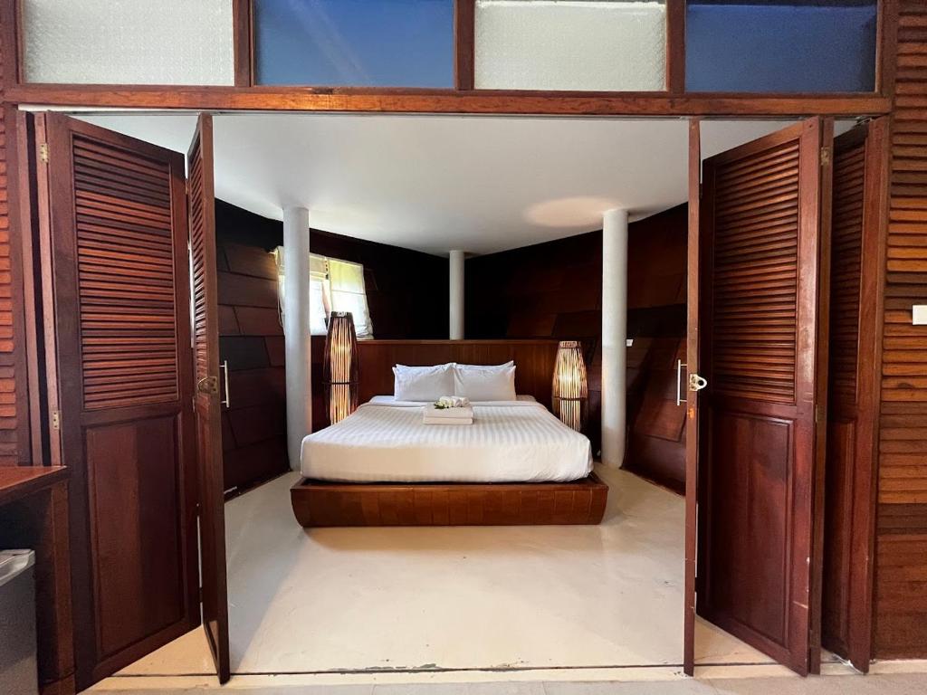 Ein Bett oder Betten in einem Zimmer der Unterkunft Green Papaya Beach Resort, Koh Phangan