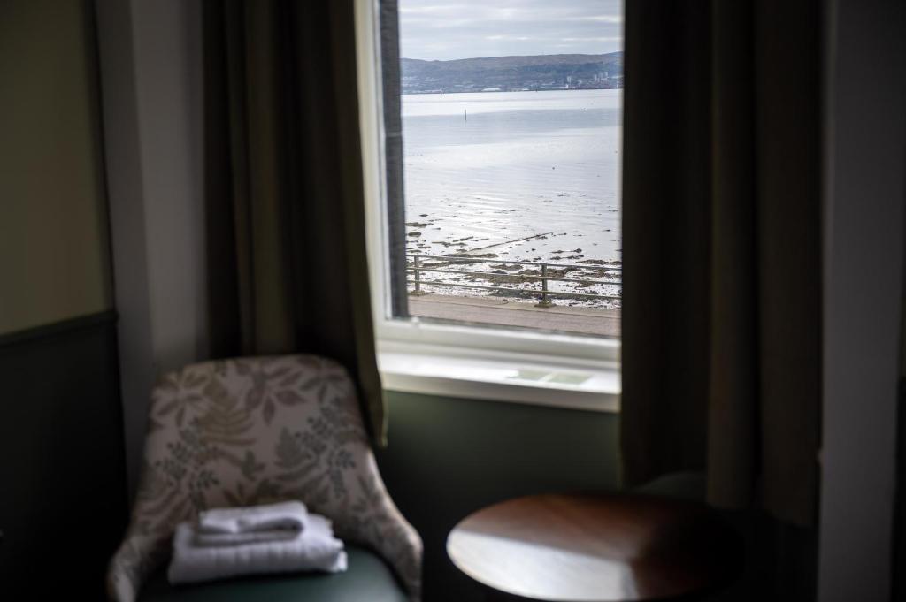 Posezení v ubytování Ardencaple Hotel by Greene King Inns