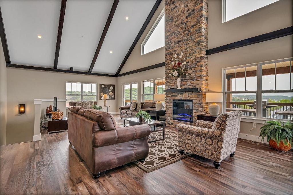 Posezení v ubytování All Decked Out at Branson Cove