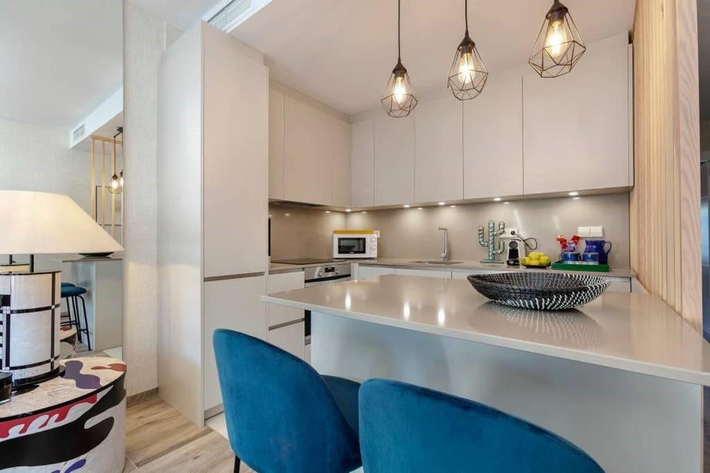 Kuchyňa alebo kuchynka v ubytovaní Super Stylish apartment in La Alcazaba - RDR172