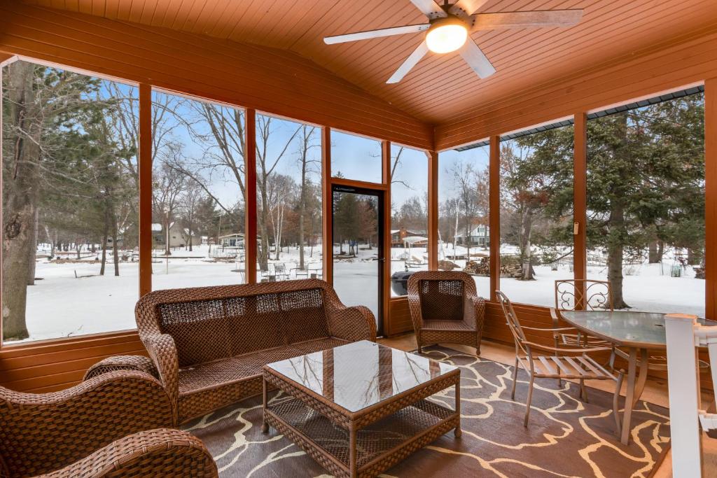 The Camelot Lakehouse, New Rome Updated 2024 Prices