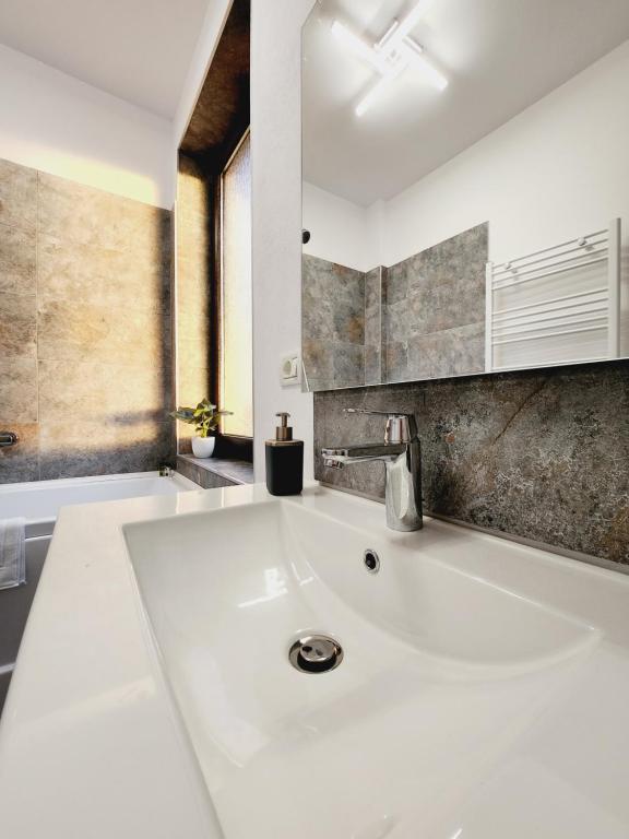 Fotografie z fotogalerie ubytování Armina's Residence v destinaci Uisenteş
