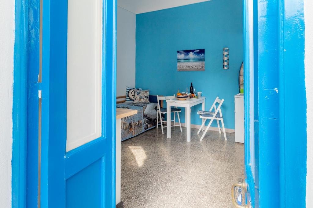 Telewizja i/lub zestaw kina domowego w obiekcie SyracuseApartments IL PASUBIO di SIRACUSA Stupendo appartamento vicino ad ORTIGIA a 200m dal MARE