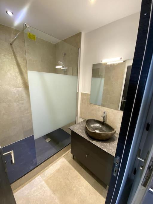 Kúpeľňa v ubytovaní T3 , parking , grand large, face plage, wifi St Jean