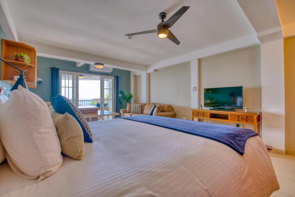 Tropical Suites Hotel - Deluxe King Suite Met Uitzicht Op De Oceaan