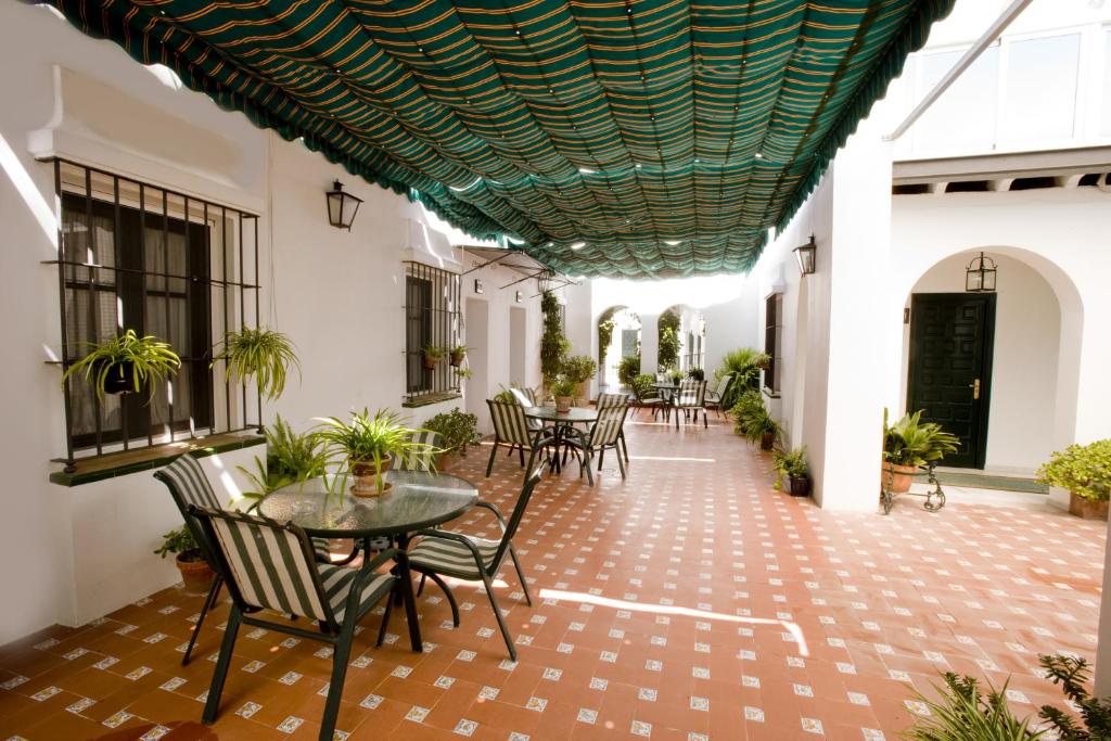 Un patio o zona al aire libre en Los Helechos
