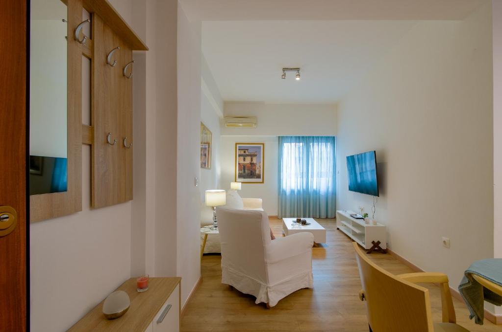 A television and/or entertainment centre at Nice 1BD apartment close to metro station Ampelokipoi