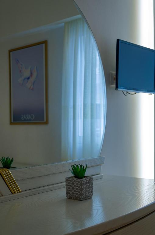 A television and/or entertainment centre at Nice 1BD apartment close to metro station Ampelokipoi