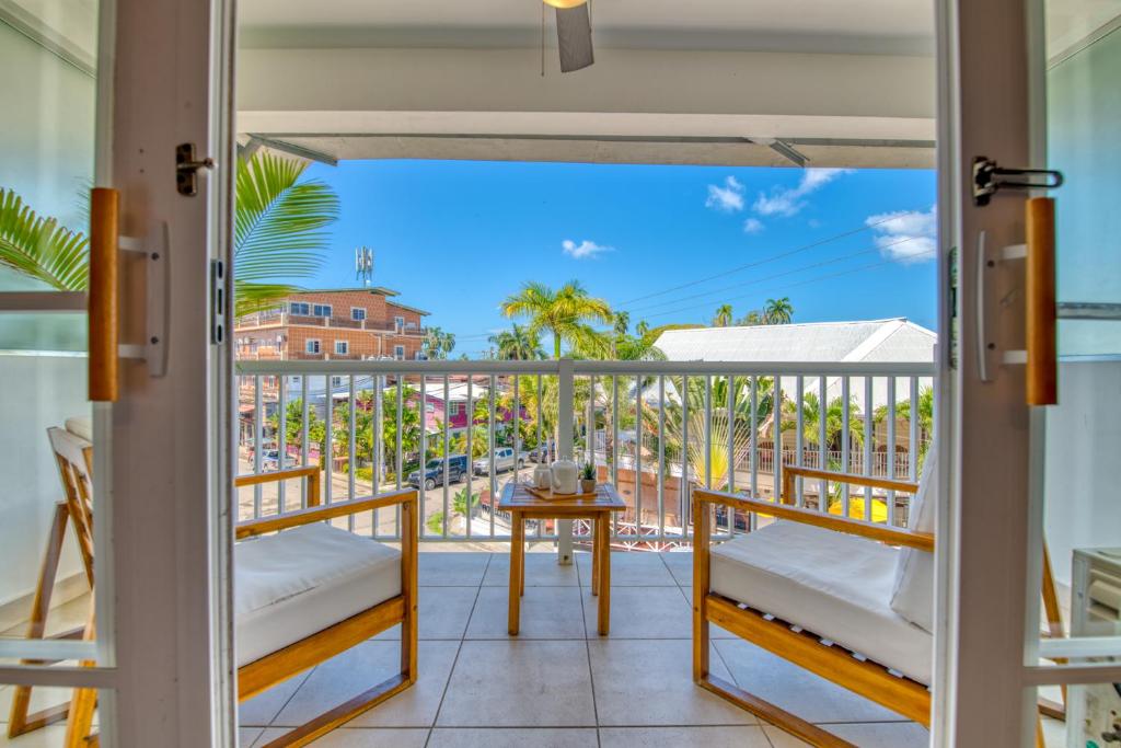 Tropical Suites Hotel - Tweepersoonskamer Met Uitzicht Op De Stad