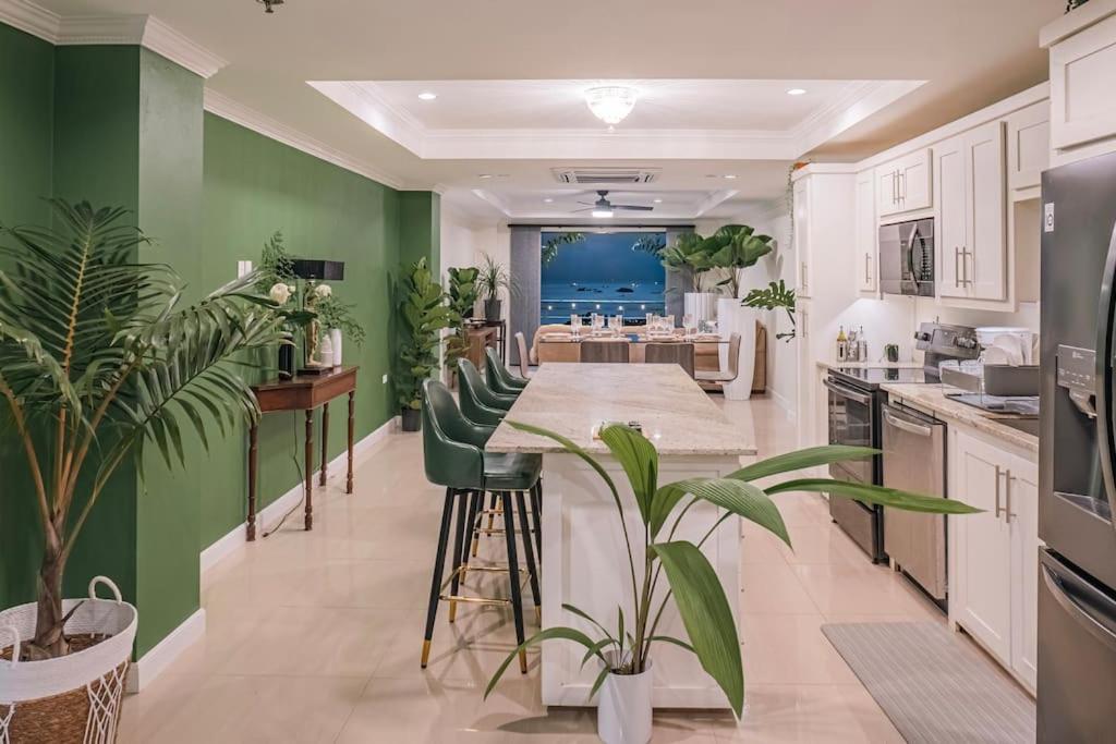 Apartment Jungle Oasis Sea&City Views W/pool & Ruby Sunsets, Four