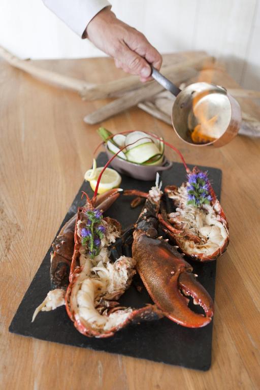 a plate of food with lobsters on a table at Hôtel Restaurant & Spa Plaisir in Le Bois-Plage-en-Ré