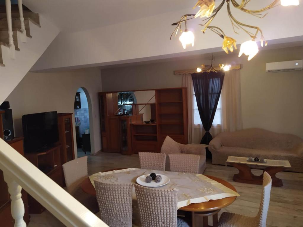 Posezení v ubytování Kisiris House