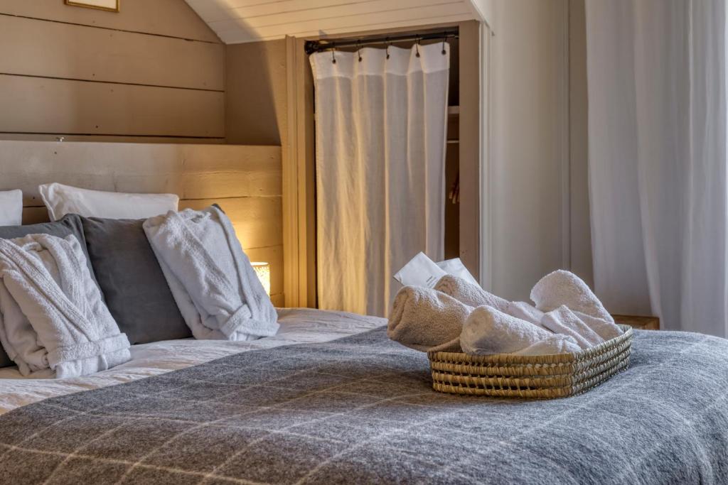 Postel nebo postele na pokoji v ubytování Chalet Hotel La Féline Blanche